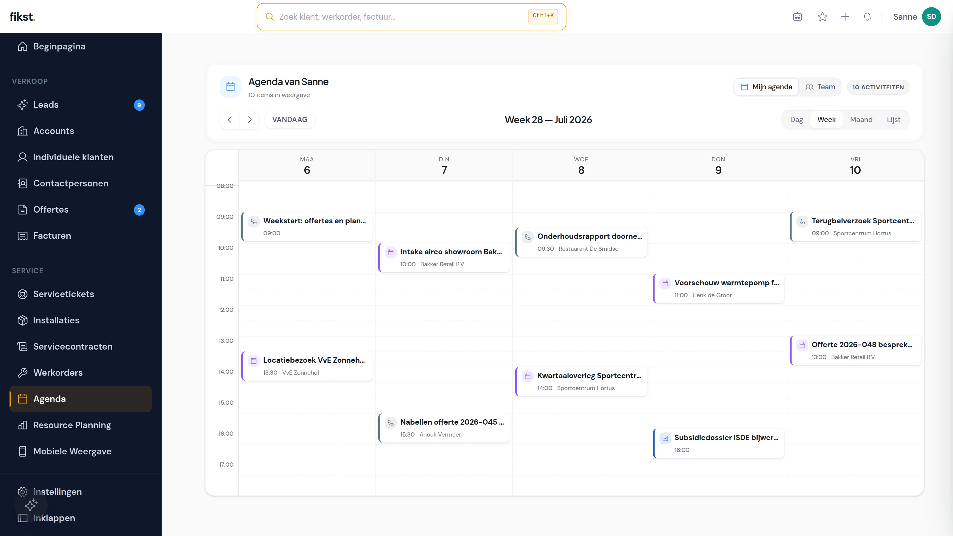 The fikst calendar in week view: one user's visits, calls and tasks, shown with dummy data.
